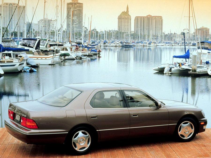  Lexus LS400 1997 года  (фото 2 из 16)